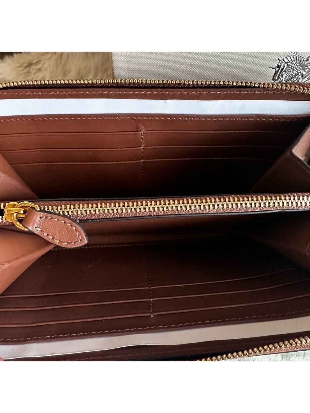 Burberry Elmore Leather Zip Around Wallet - Picture 3 of 11